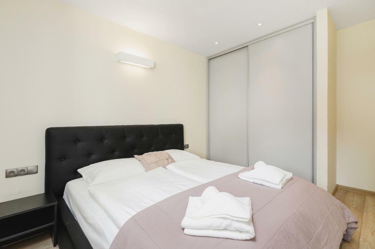 Apartments Cracow Miodowa By Renters Kraków Eksteriør billede